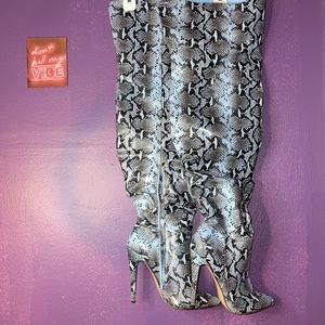 Blue Thigh High Snake Skin Heeled Boots (Size 10)